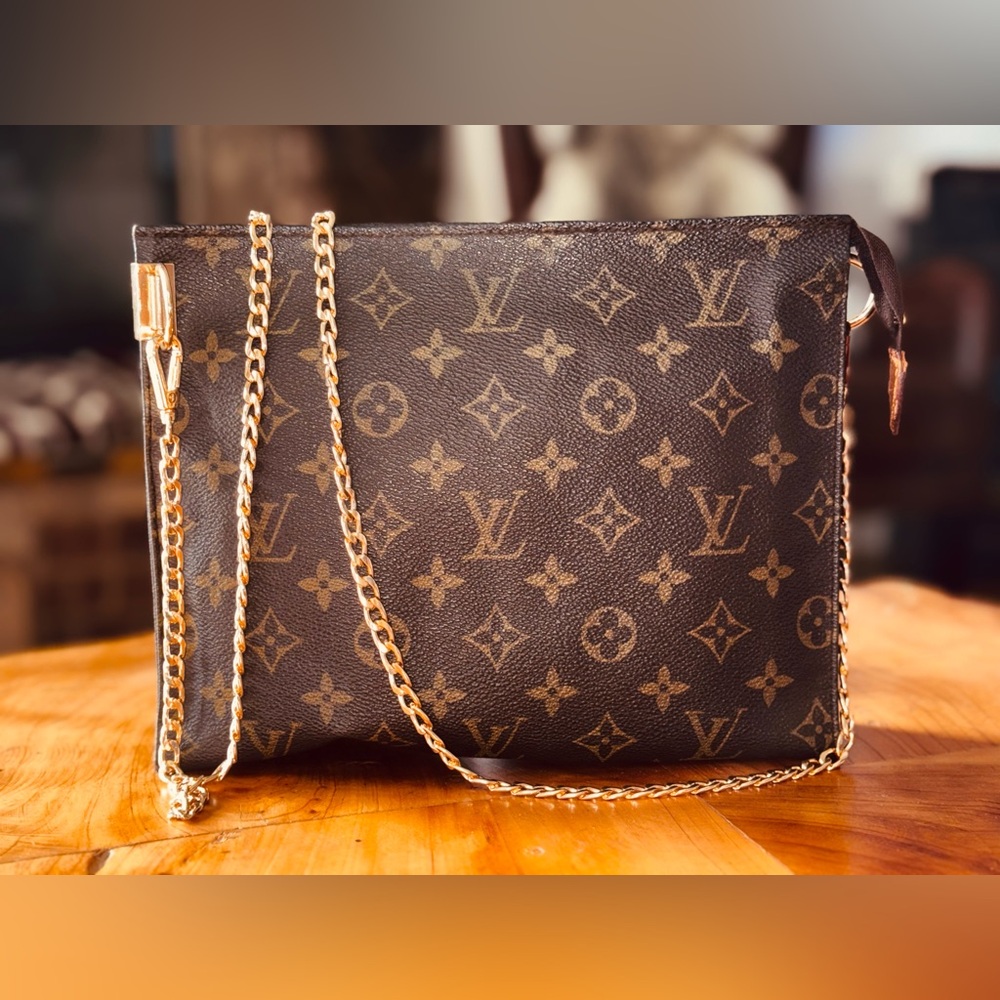 Louis Vuitton
Monogram Poche Toilette vintage unbranded chain - Picture 3 of 14